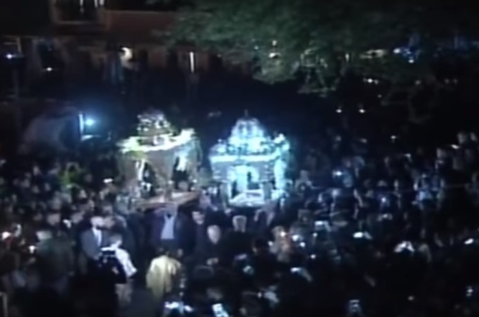 Βίντεο: Έπεσε ο τρούλος από τον Επιτάφιο στη Ναύπακτο!