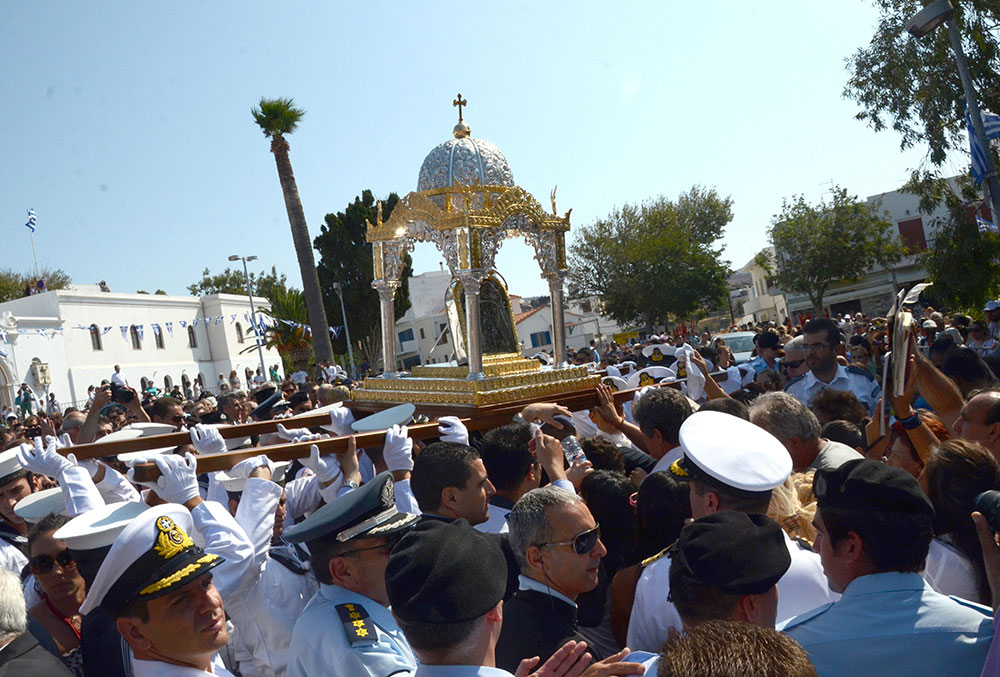 Δεκαπενταύγουστος στην Κέρκυρα με λιτανείες επιταφίων και ιδιαίτερα εδέσματα
