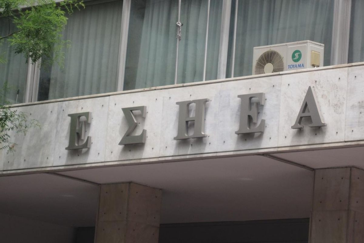 Καταδικάζει η ΕΣΗΕΑ τις συλλήψεις Τζένου – Κουρτάκη