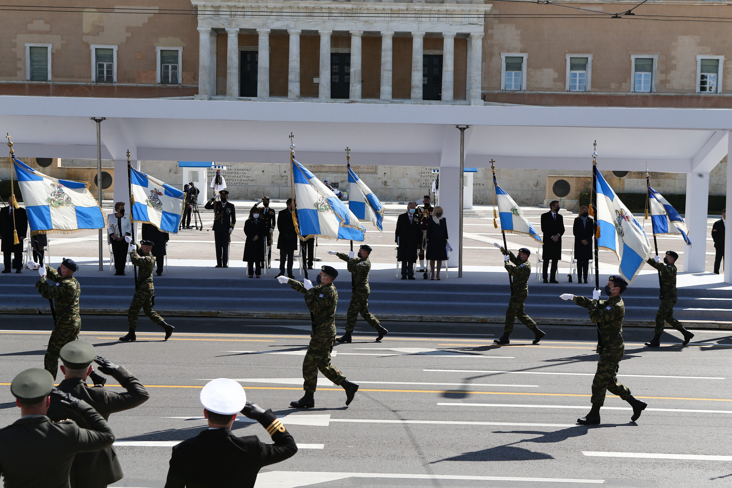 Κορωνοϊός: Ανησυχία για τις παρελάσεις με φόντο τις γεμάτες ΜΕΘ – Μέχρι τις 20 Οκτωβρίου οι αποφάσεις