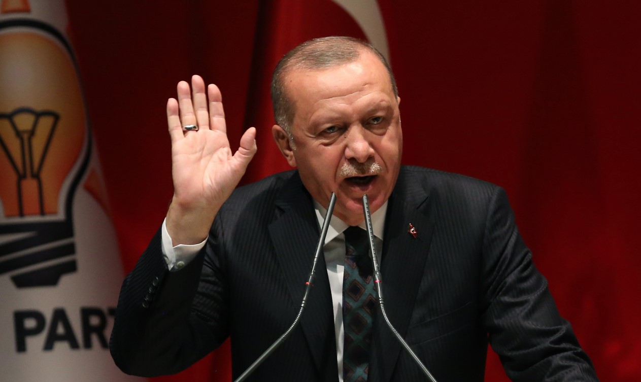 Τα φρικώδη του Ερντογάν, η δρεπανηφόρα ιδεοληψία και η αφόρητη μονομέρεια