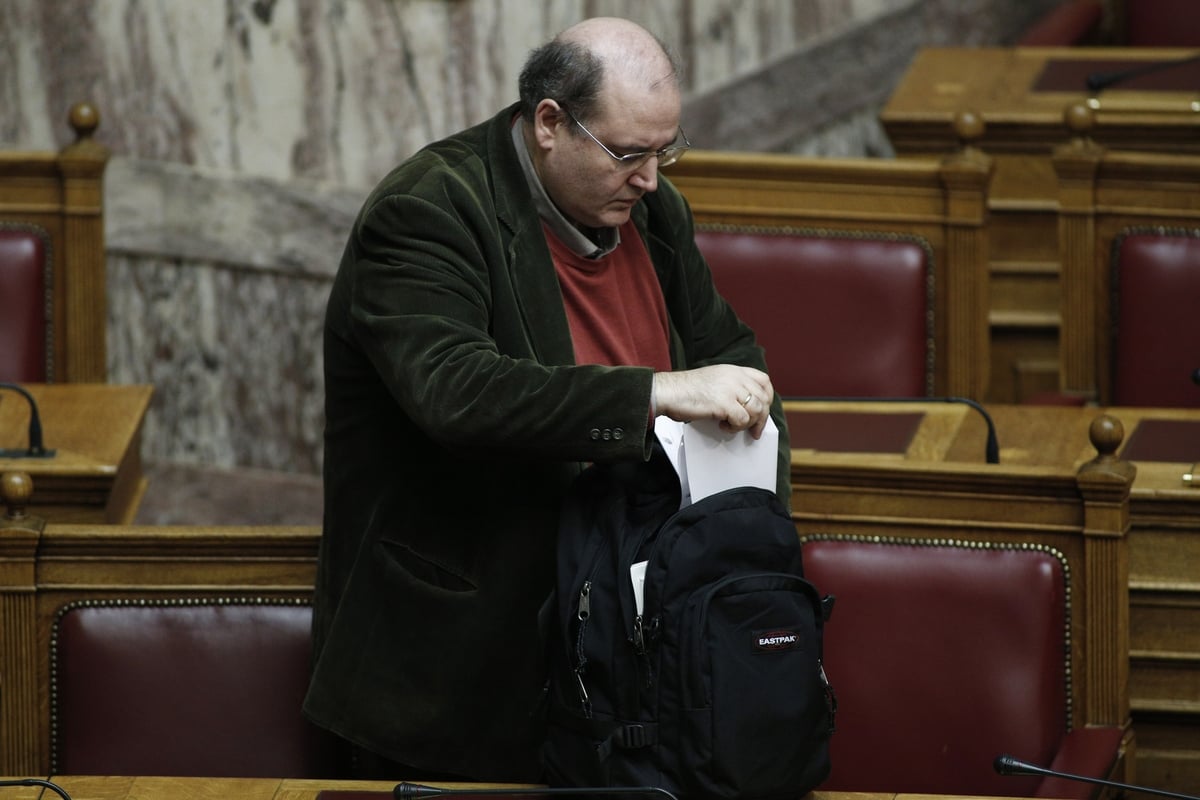 «Σύννεφα» πάνω από τον διάλογο για την Παιδεία: Επιστολή-φωτιά από τον πρόεδρο του ΕΣΥΠ στον Φίλη