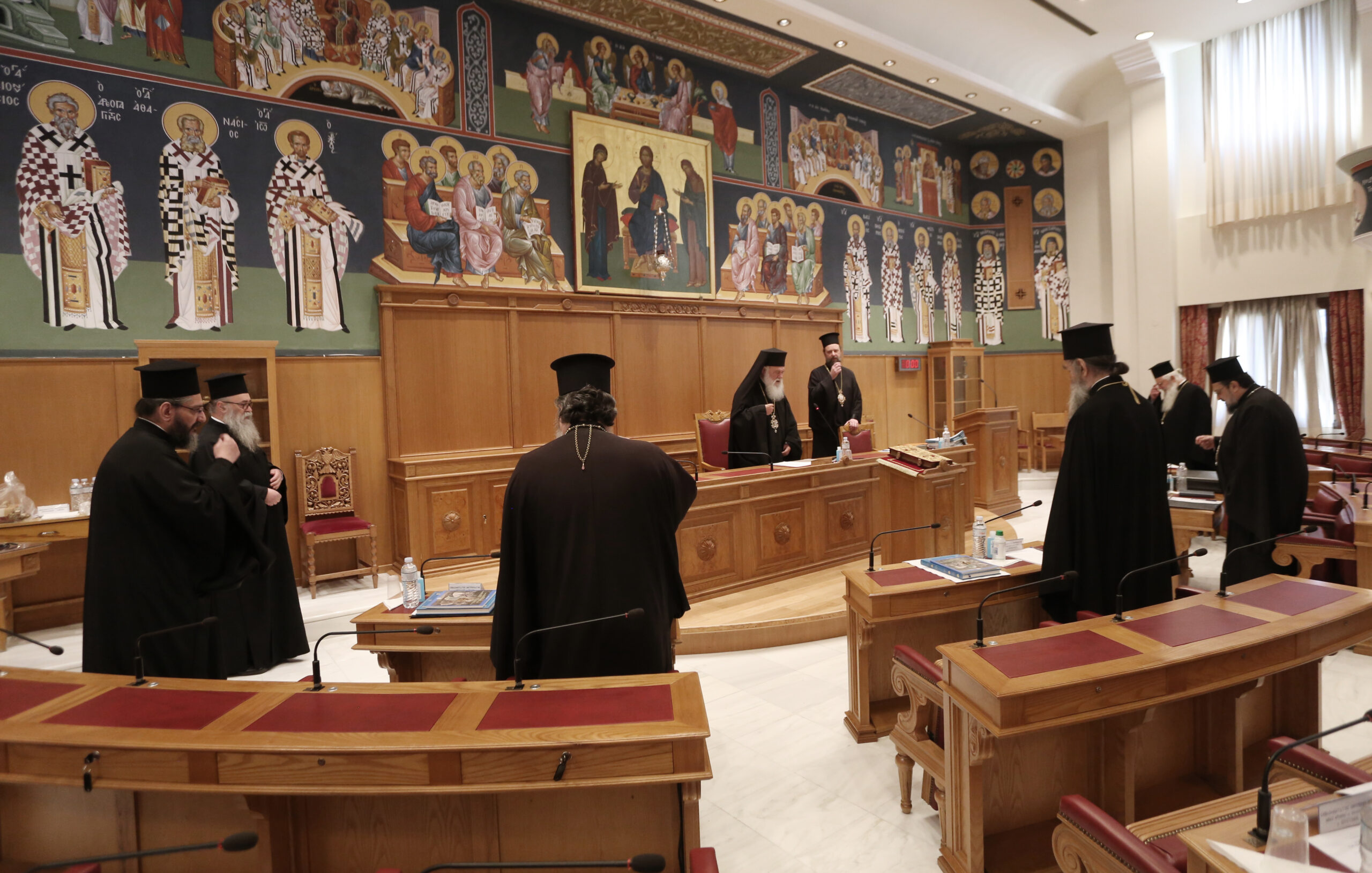 Ιερά Σύνοδος για βιτριόλι: «Καταδικάζουμε το πρωτοφανές περιστατικό της επιθέσεως»