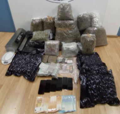 Δουλειές με… φούντες και συλλήψεις από τη δίωξη ναρκωτικών στη Νέα Σμύρνη