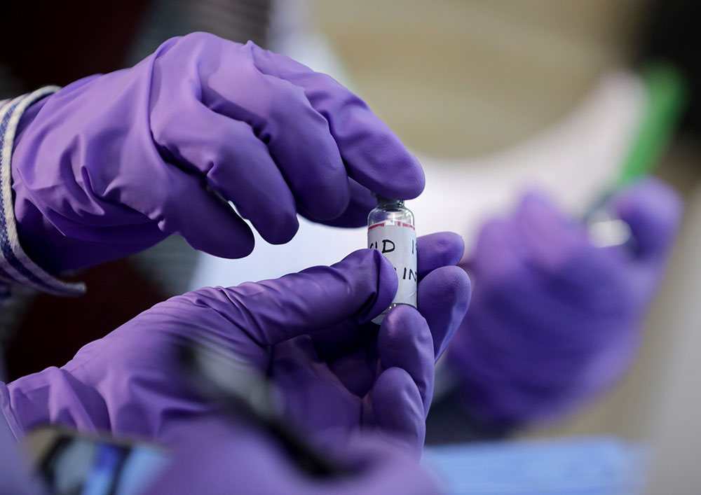 Εμβόλιο κορωνοϊόύ: Η AstraZeneca «προσφέρθηκε» να επισπεύσει τις παραδόσεις στην ΕΕ μετά τον «πόλεμο»