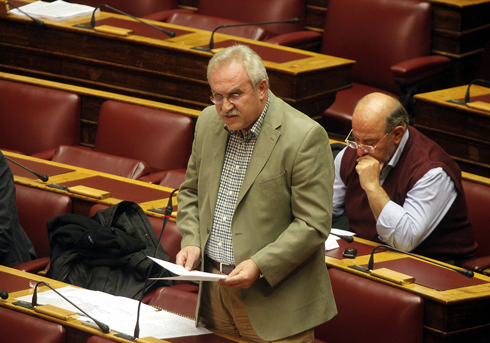 Στην ουρά για… μασάζ στη Βουλή και ο Δ. Γάκης
