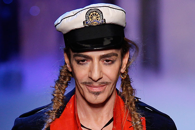 Met Gala 2027: Ακυρώνεται η έκθεση για τον John Galliano μετά τις αντιδράσεις για το ρατσιστικό και αντισημιτικό παρελθόν του