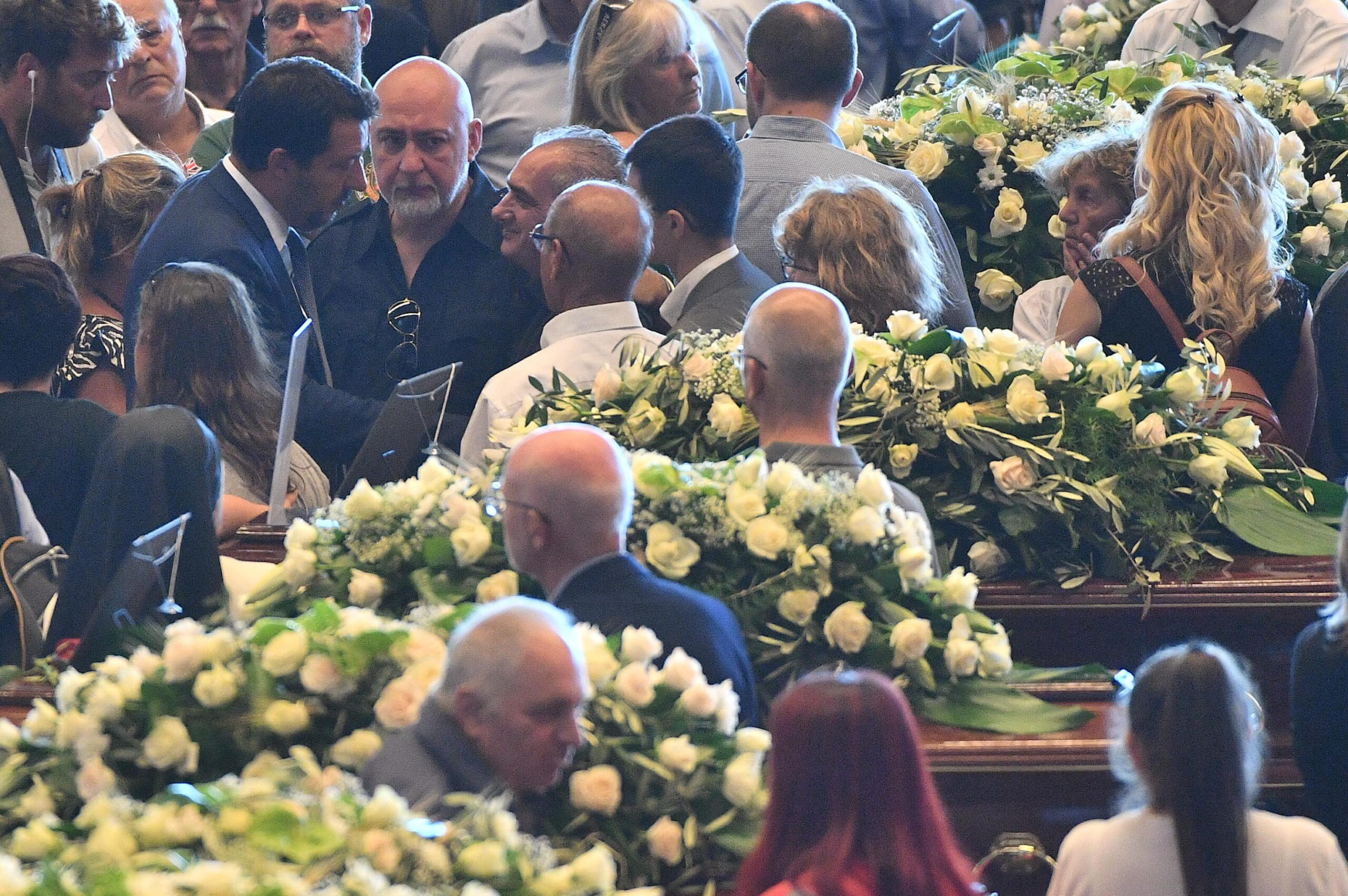 Γένοβα: Σε κλίμα οδύνης η κηδεία των θυμάτων από την κατάρρευση της γέφυρας (φωτογραφίες)