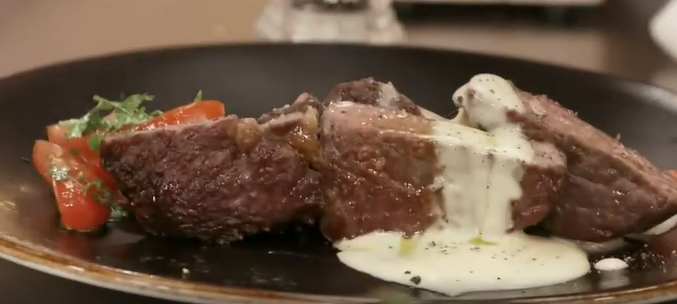 Rib-eye 3 ψησίματα με ολλανδέζ σπαράγγια και ντοματίνια