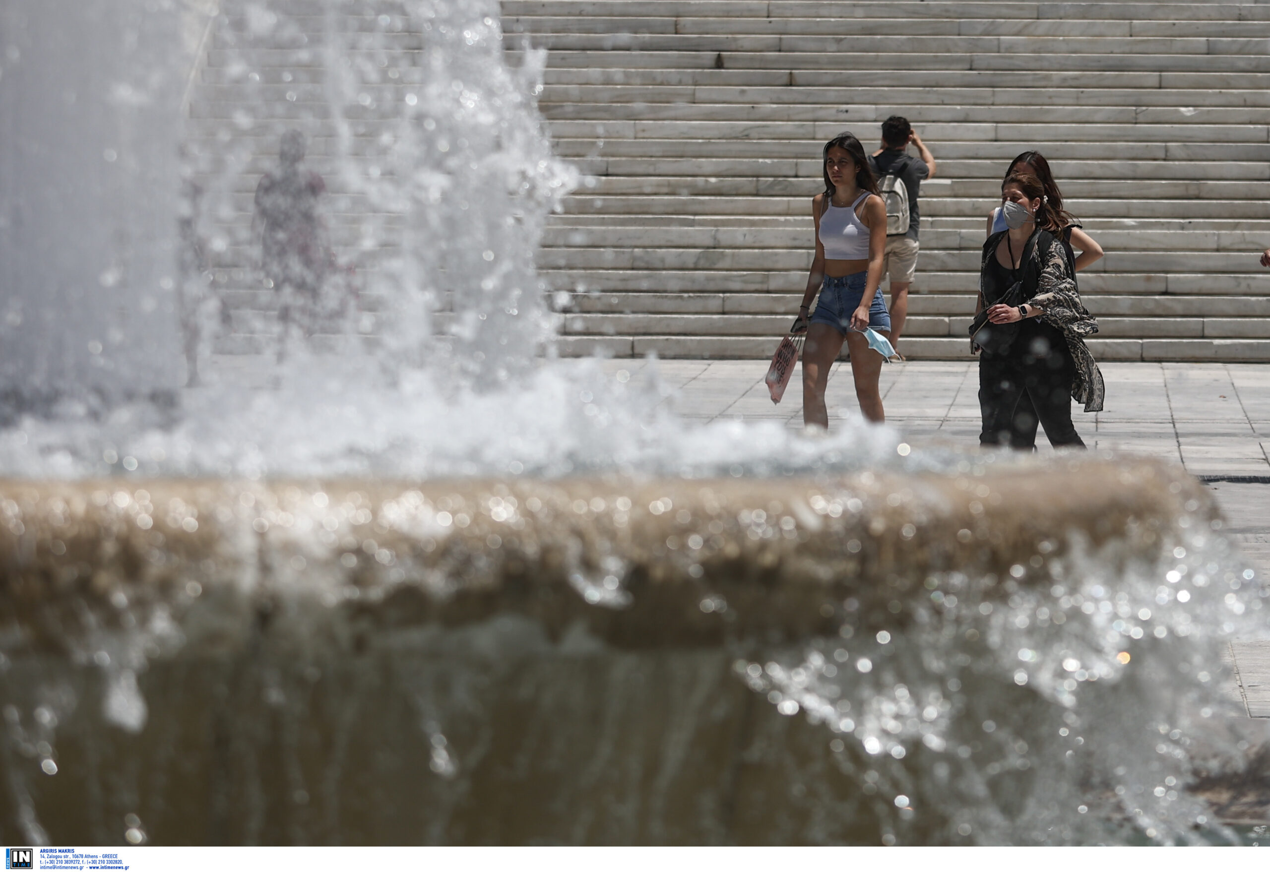 Κορωνοϊός: «Τελειώσαμε με την πανδημία» κι άλλοι μύθοι – Ανησυχία για έξαρση το καλοκαίρι