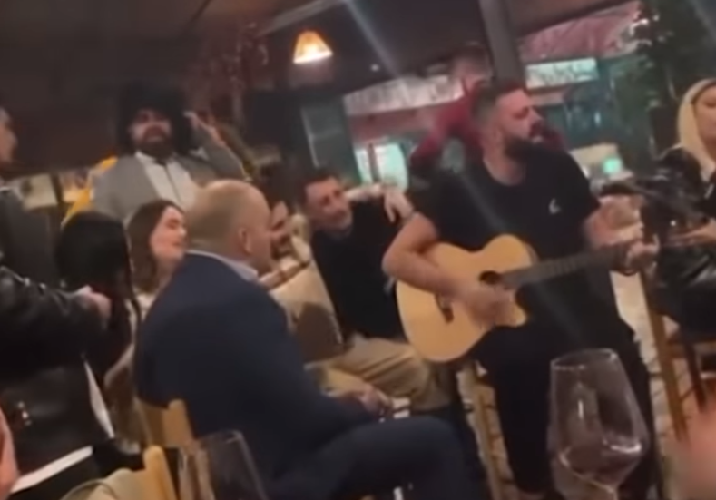Σε κορωνο-πάρτι ο πρόεδρος της Αλβανίας – Έσυρε τον χορό η σύζυγος (Βίντεο) – Τους «έκοψαν» πρόστιμα