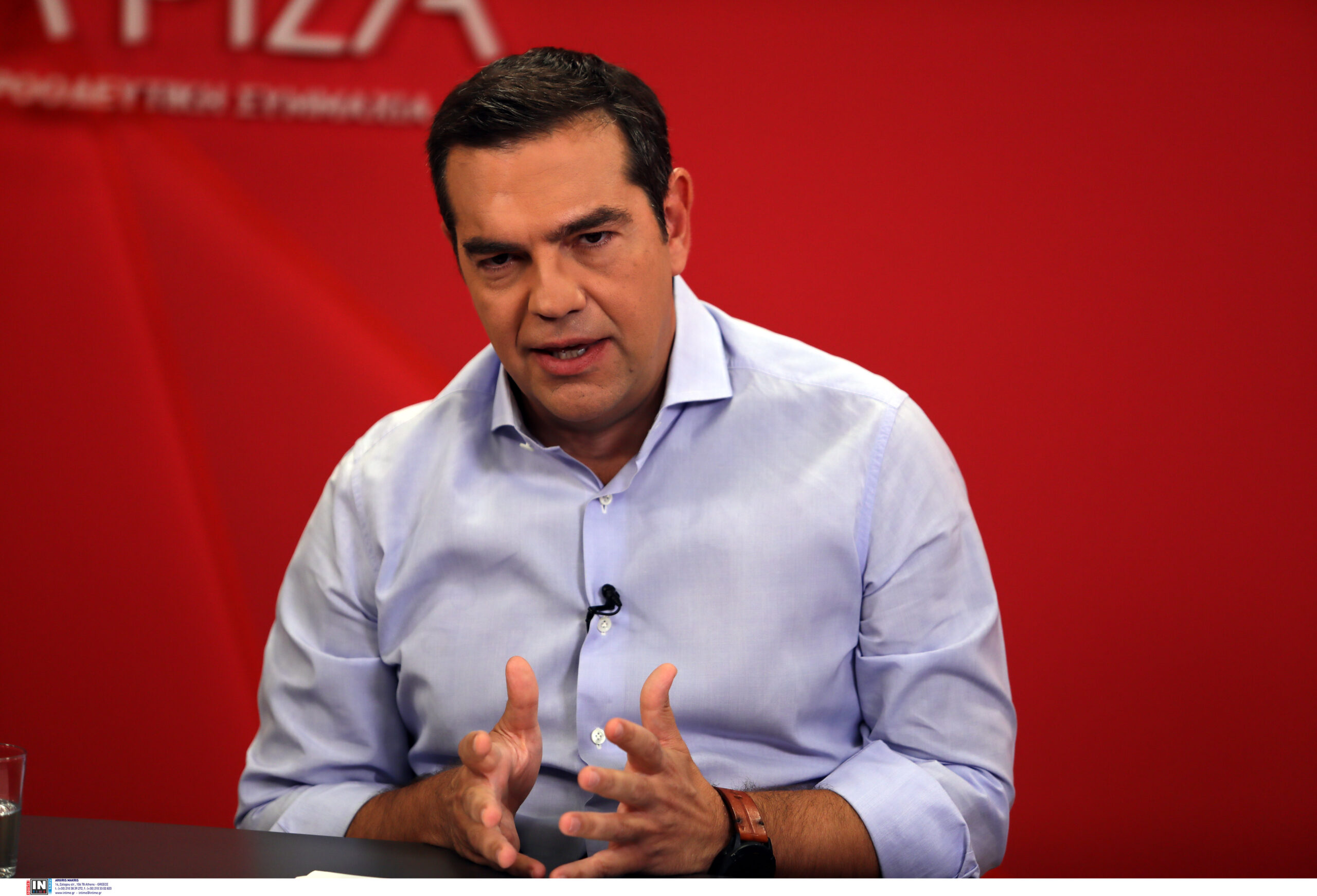 O Τσίπρας δίνει τα ποσά από τις βραβεύσεις του για τις Πρέσπες σε φοιτητές