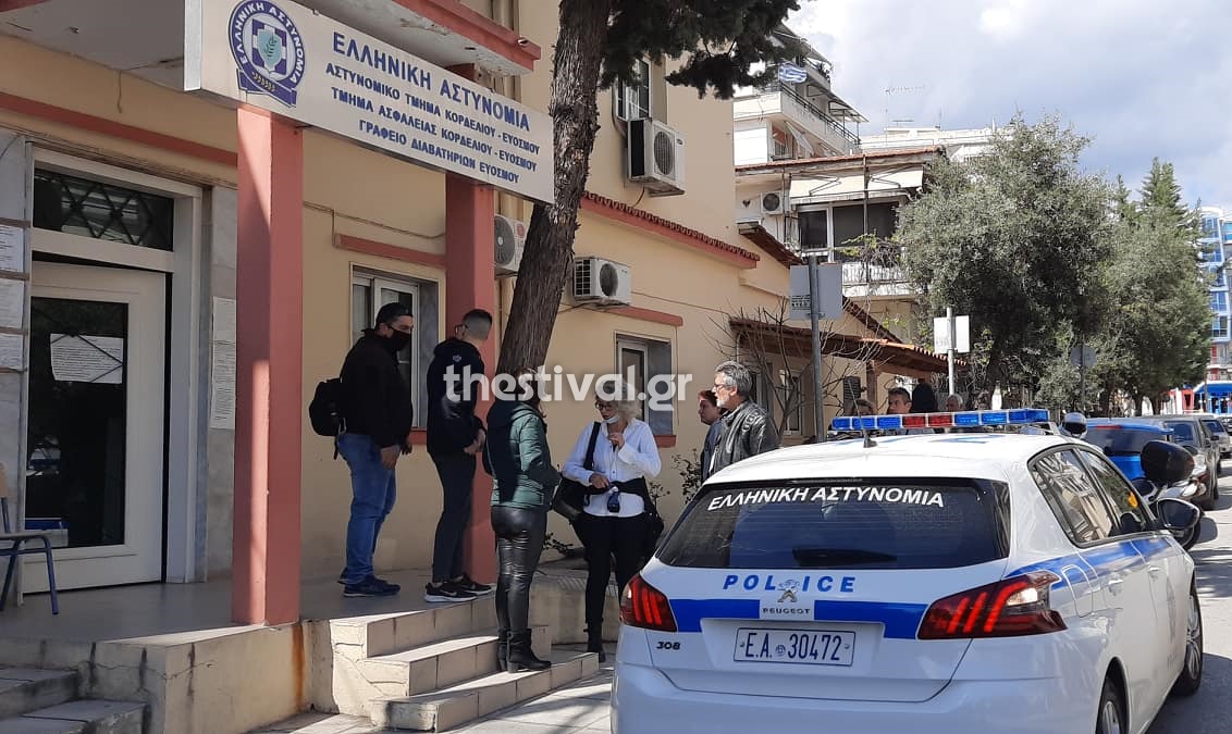 Συνελήφθη η μητέρα μαθητή στον Εύοσμο μετά τις αναρτήσεις που έκανε για τα self test