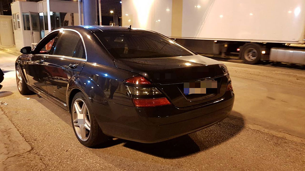 Πάτρα: Είχε παρατήσει το ΙΧ του στη μέση του δρόμου, του έβγαλαν τις πινακίδες και έβαλε πλαστές!