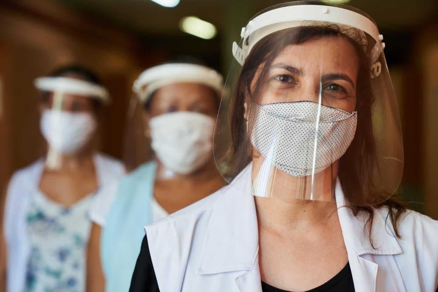 Όμικρον: Η νέα «μεταμόρφωση» της πανδημίας – Όσα γνωρίζουμε και τα μεγάλα ερωτηματικά