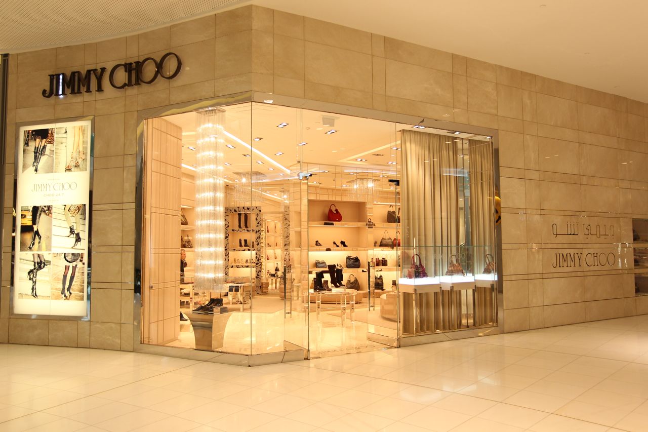 Αγοραστή αναζητά η Jimmy Choo