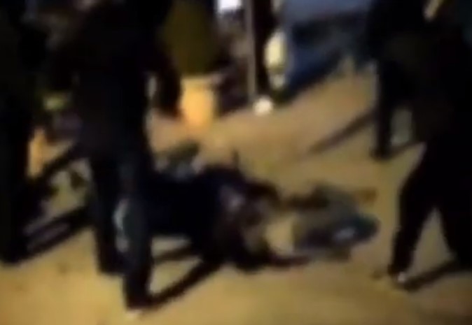 Σοκαριστικό βίντεο – ντοκουμέντο από το άγριο ξύλο μεταξύ οπαδών στην Καλαμαριά