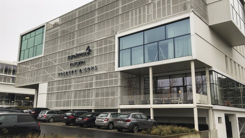 Πόλεμος των εμβολίων: Η Κομισιόν πίσω από την έφοδο στο εργοστάσιο της AstraZeneca – Κατασχέθηκαν έγγραφα