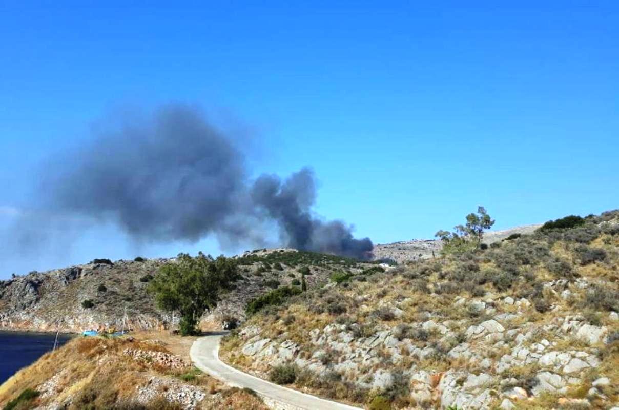 Σχιστό: Αναζωπύρωση της πυρκαγιάς – Συναγερμός στην Πυροσβεστική