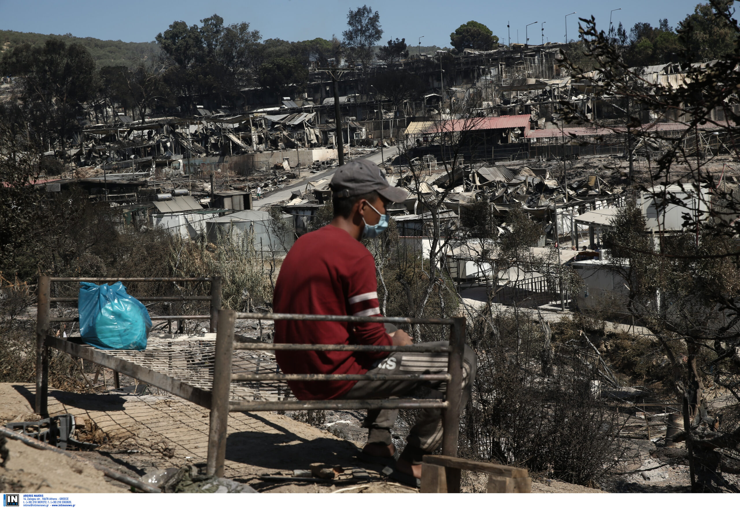 Συνελήφθησαν πέντε άτομα, μεταξύ τους και δύο ανήλικα, για τον εμπρησμό στο ΚΥΤ της Μόριας – Τι δήλωσε ο Χρυσοχοΐδης