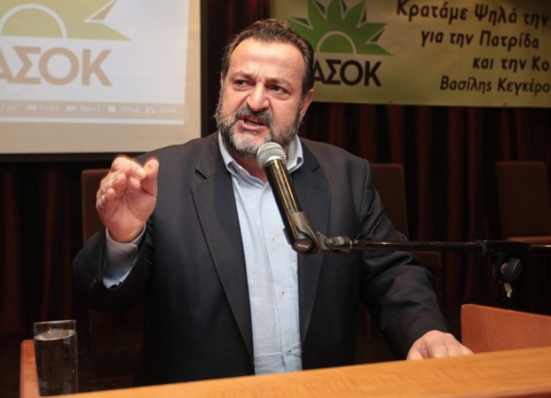 B. Κεγκέρογλου στο «Ακραίως» για Novartis: «Κρεμάνε ανθρώπους στα μανταλάκια»