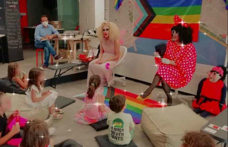 Drag Queens διάβασαν παραμύθια σε παιδιά στη Θεσσαλονίκη