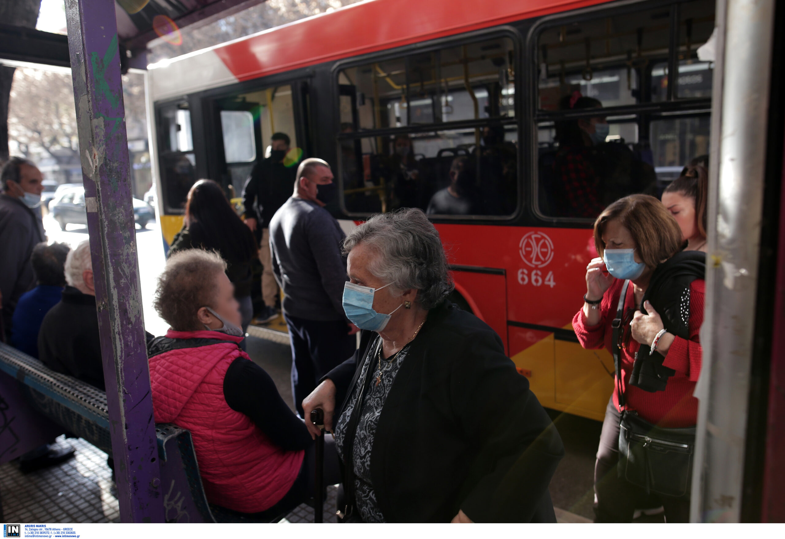 «Βόμβα» Σαρηγιάννη: «100.000 τα ενεργά κρούσματα στη χώρα» – «Καμπανάκι» για τα μέσα μεταφοράς – Τι προβλέπει για τα Χριστούγεννα