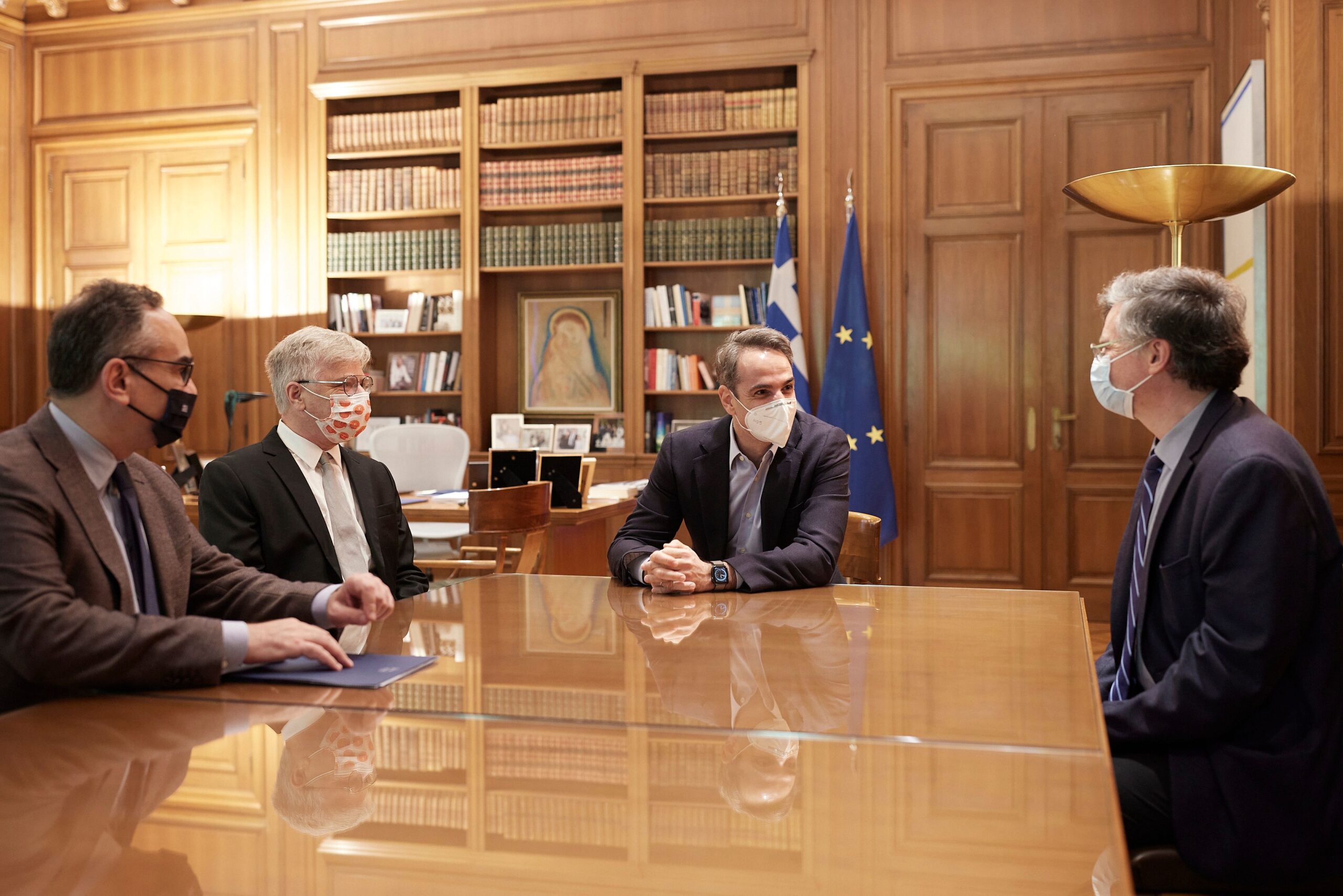 Κορωνοϊός: Στην Ελλάδα το ελπιδοφόρο ισραηλινό φάρμακο, αρχίζουν οι κλινικές δοκιμές – Τι συζήτησαν Μητσοτάκης-Τσιόδρας με τον καθηγητή που το ανακάλυψε