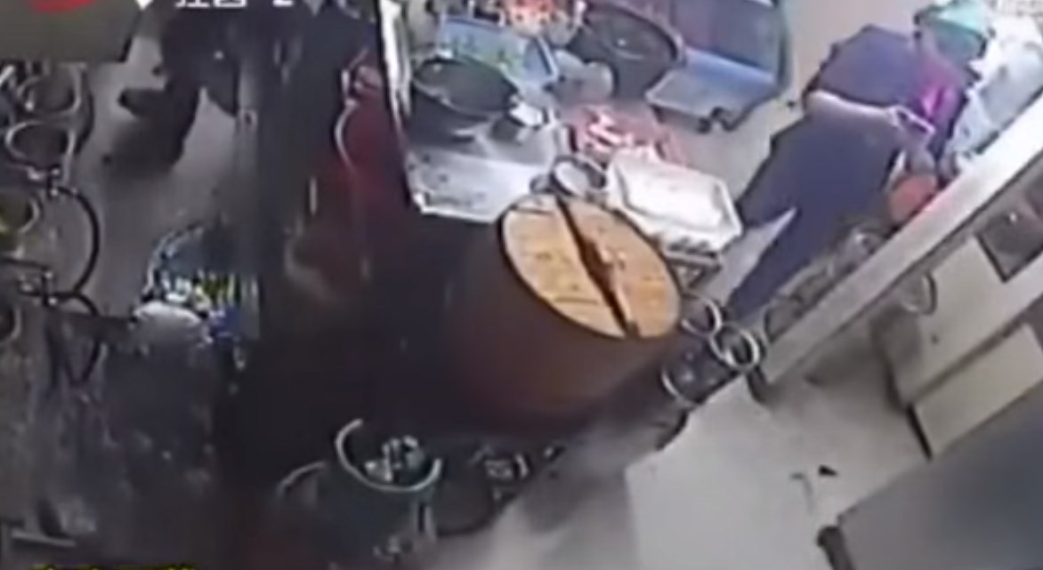 Kαταγγελία: Εργαζόμενος γρονθοκοπήθηκε από τον σεφ σε ξενοδοχείο