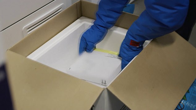 Στα σκαριά νέο εμβόλιο της Pfizer που θα αποθηκεύεται σε απλό ψυγείο