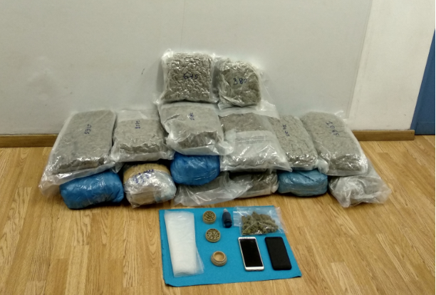 Από το κούριερ και στα κρατητήρια 49χρονος – Παρέλαβε πακέτα με 16 κιλά κάνναβη