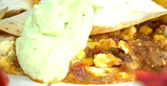 Quesadillas με κιμά και σάλτσα αβοκάντο