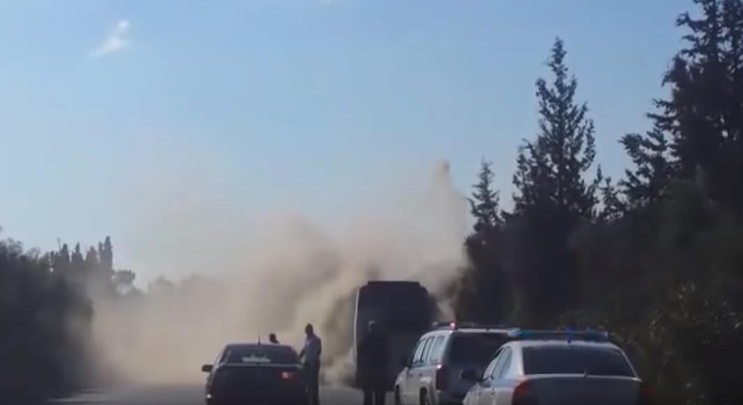 Στις φλόγες λεωφορείο στην εθνική οδό Ηρακλείου – Λασιθίου