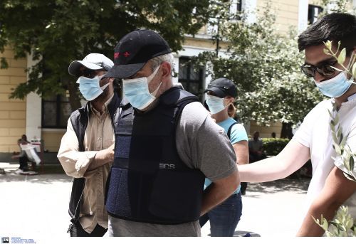 Δίκη ψευτογιατρού: Προκλητικός ο κατηγορούμενος έσπασε την καραντίνα και έδωσε το παρών – Τον έδιωξε η πρόεδρος