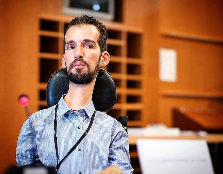 Αντιδράσεις για την ψήφο Κυμπουρόπουλου σχετικά με το δικαίωμα των γυναικών στην άμβλωση
