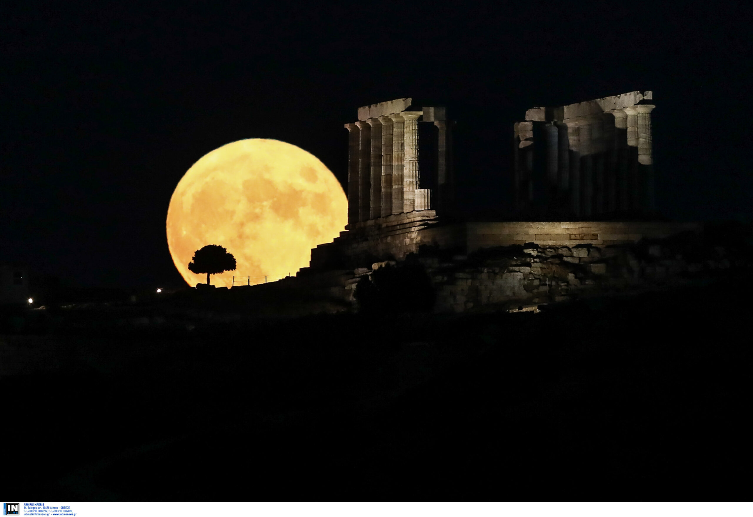 Δείτε εκπληκτικές φωτογραφίες από την Αυγουστιάτικη πανσέληνο