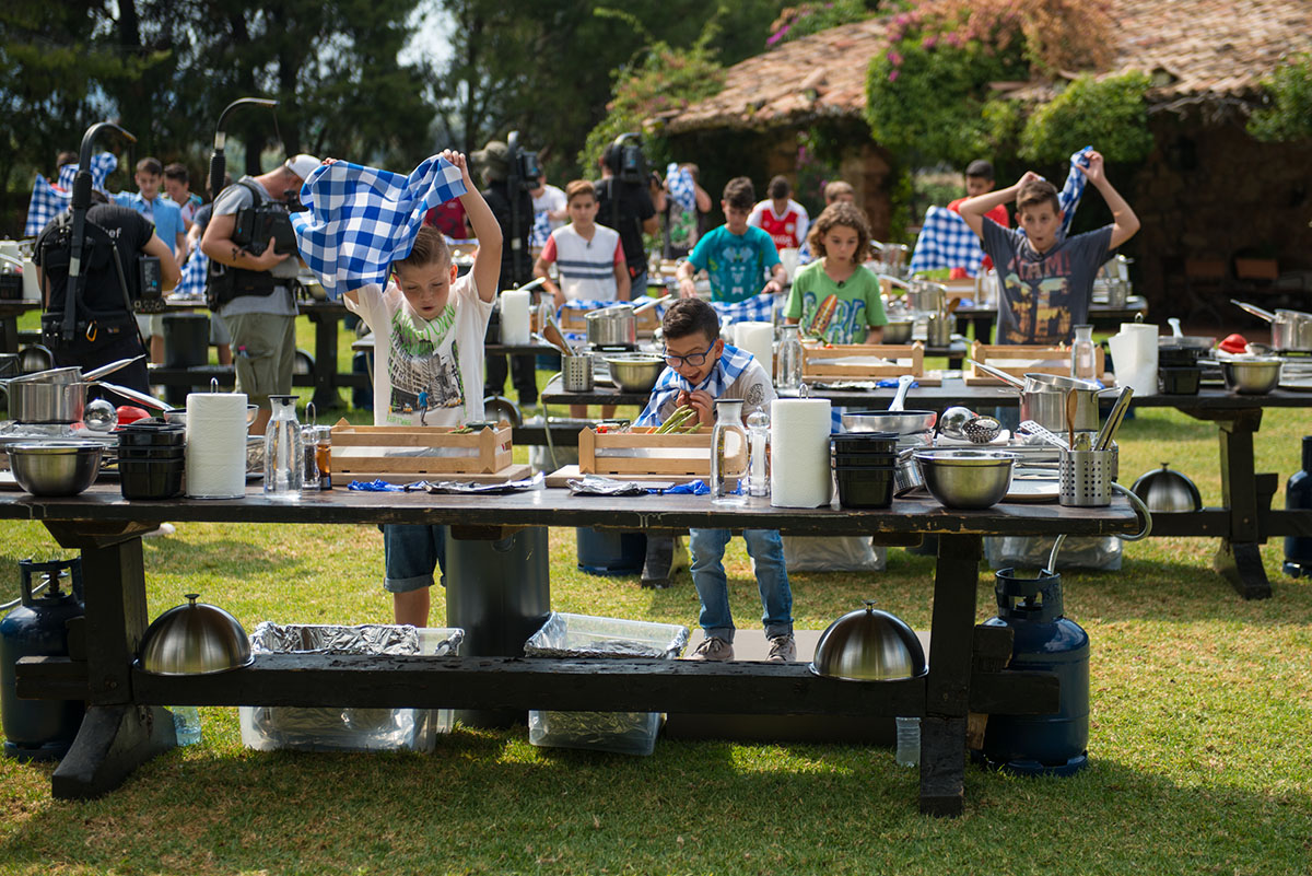 MasterChef Junior: 22 μικροί κύριοι με τηγάνια σε μια… επική μάχη! (Βίντεο)