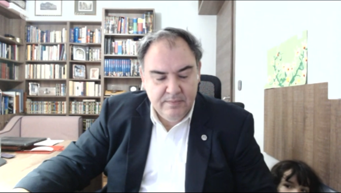 Η κόρη του Σαρηγιάννη έκανε… photobomb στο πλάνο του πατέρα της και έγινε το πιο γλυκό viral