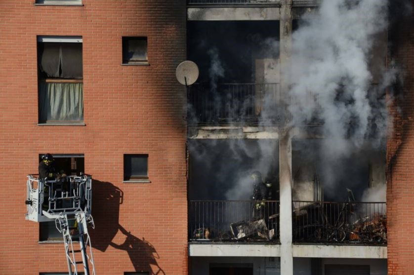 Πύρινος εφιάλτης σε 10όροφη  πολυκατοικία στο Μιλάνο