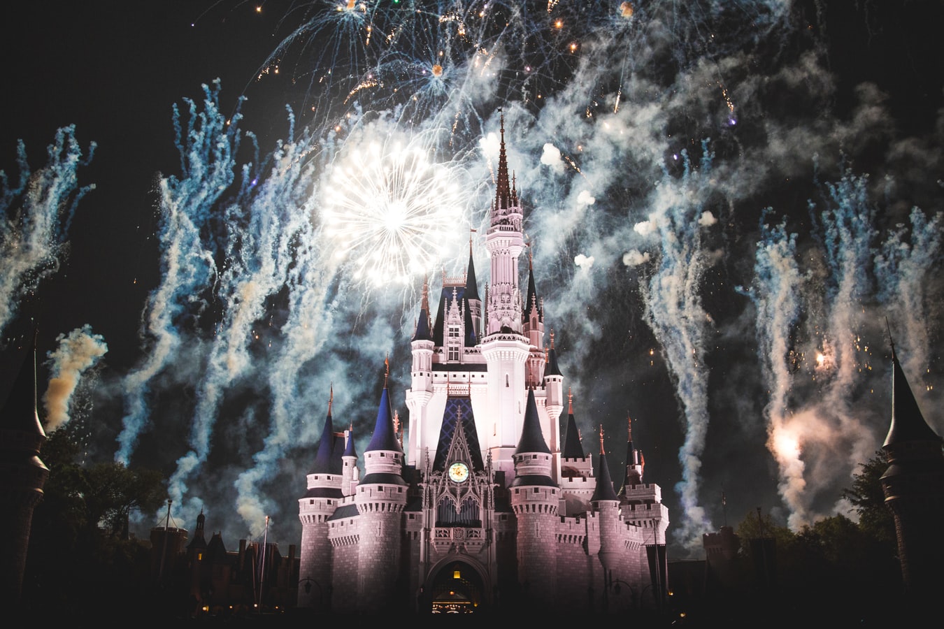 Σε διαθεσιμότητα προσωπικό της Walt Disney λόγω κορωνοϊού