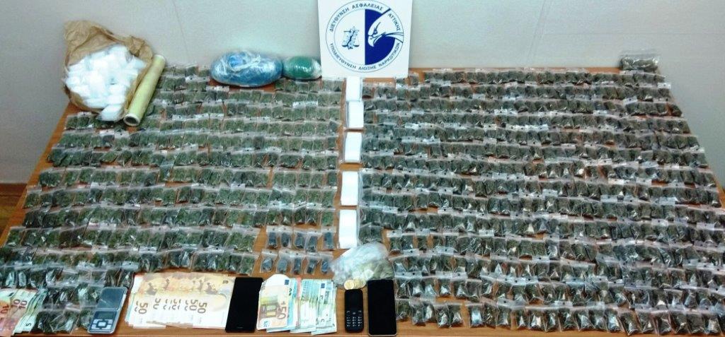 Χειροπέδες σε τρία άτομα για κατοχή και διακίνηση ναρκωτικών – Δρούσαν στο κέντρο της Αθήνας