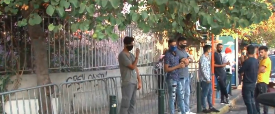 Κορωνοϊός: Συρροή μεταναστών στην Υπηρεσία Ασύλου, παρά το «λουκέτο» λόγω κρούσματος