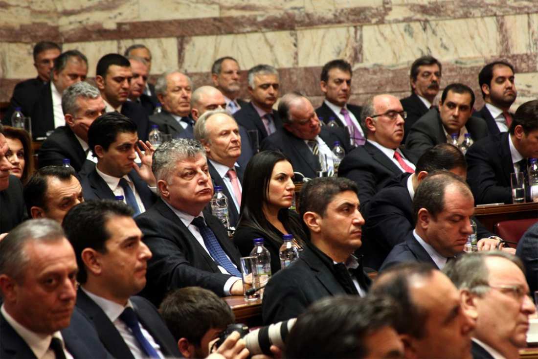 Ερώτηση βουλευτών της ΝΔ για τον νόμο Παρασκευόπουλου: Γιατί δεν έχουν απελαθεί οι αλλοδαποί κακοποιοί;