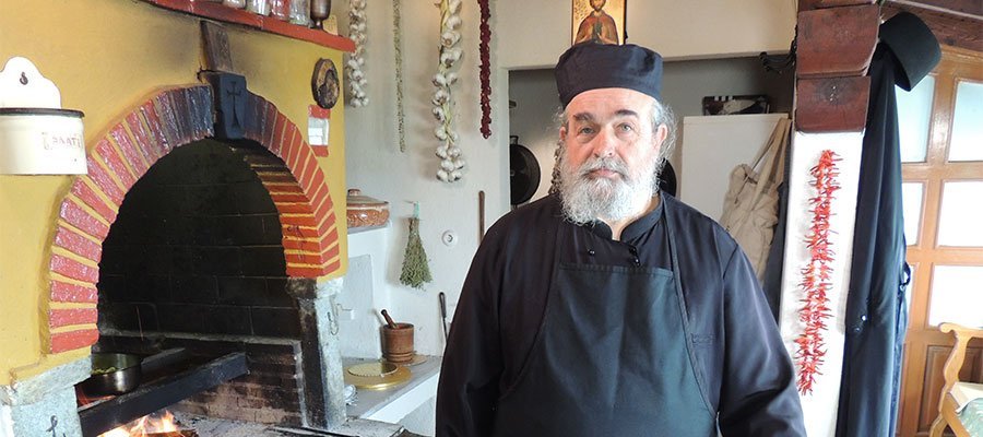Ποιος ήταν ο Επιφάνιος, ο θρυλικός αρχιμάγειρας του Αγίου Όρους που εκοιμήθη