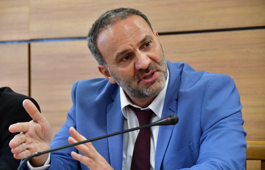 «Πυρά» Ν. Μαυραγάνη κατά Αρχής Προστασίας Δεδομένων: Δεν λένε την αλήθεια για το ηλ. εισιτήριο