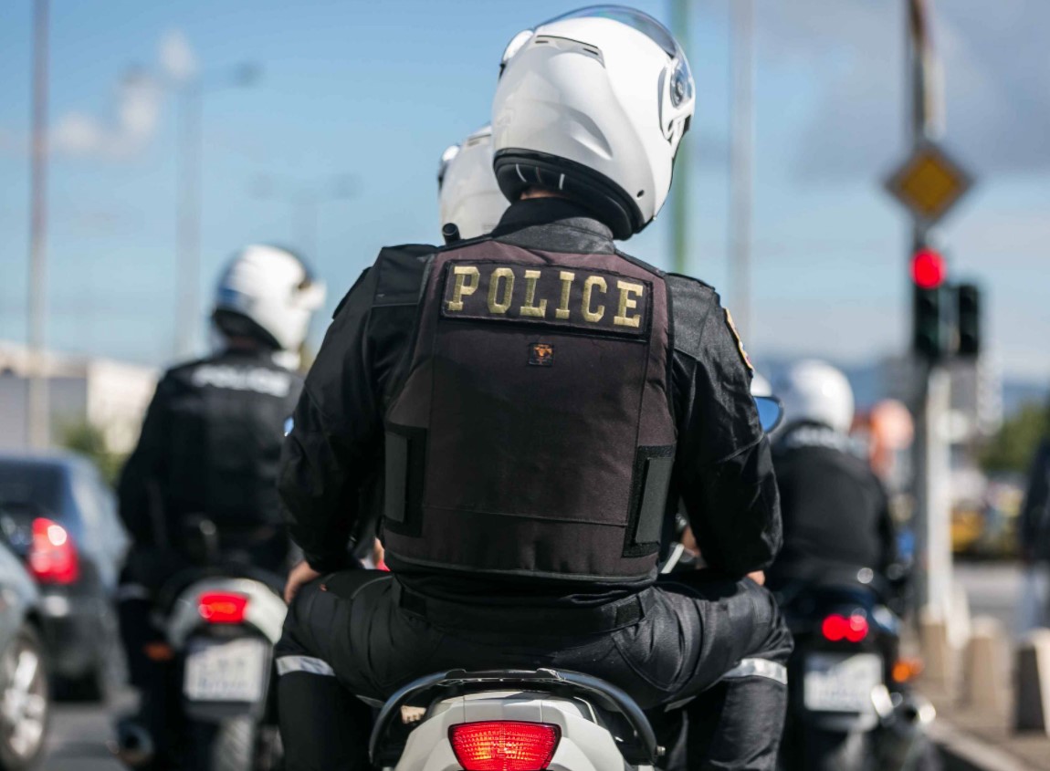 Πυροβολισμοί στον Άλιμο: Ποινική δίωξη για πέντε πλημμελήματα στον 34χρονο – Τι ισχυρίστηκε
