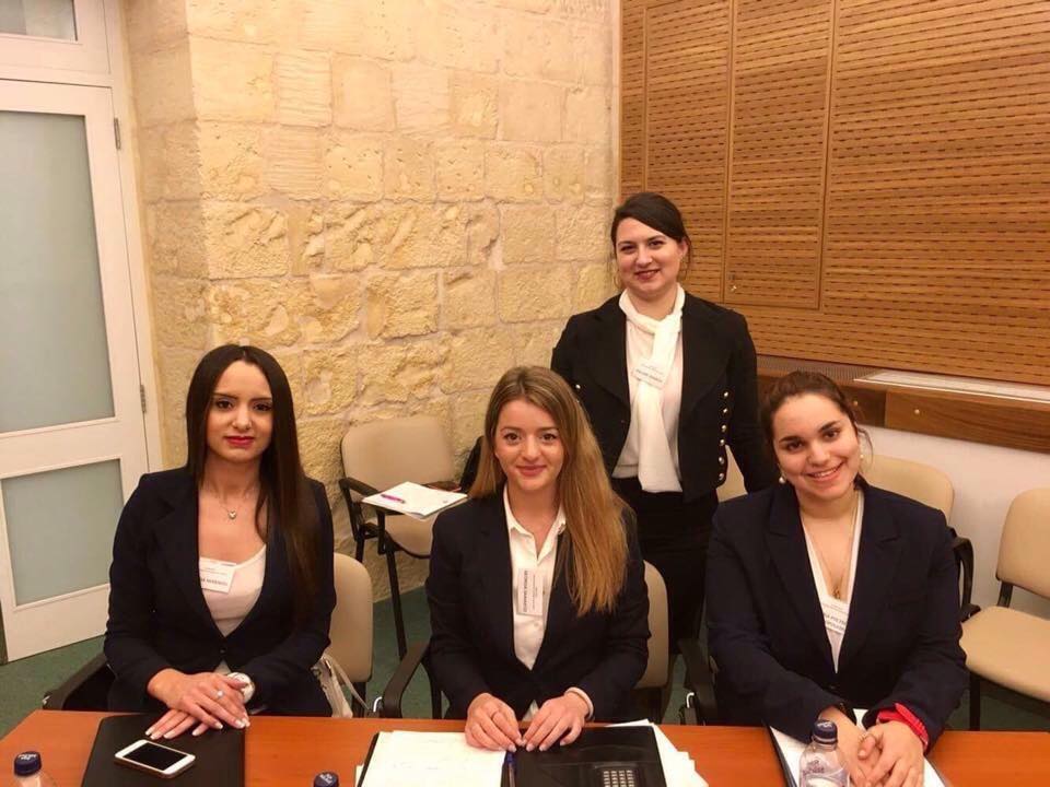 Μεγάλη διάκριση για τη Νομική Αθήνας – Κατέλαβε την Πέμπτη θέση σε διαγωνισμό εικονικής δίκης