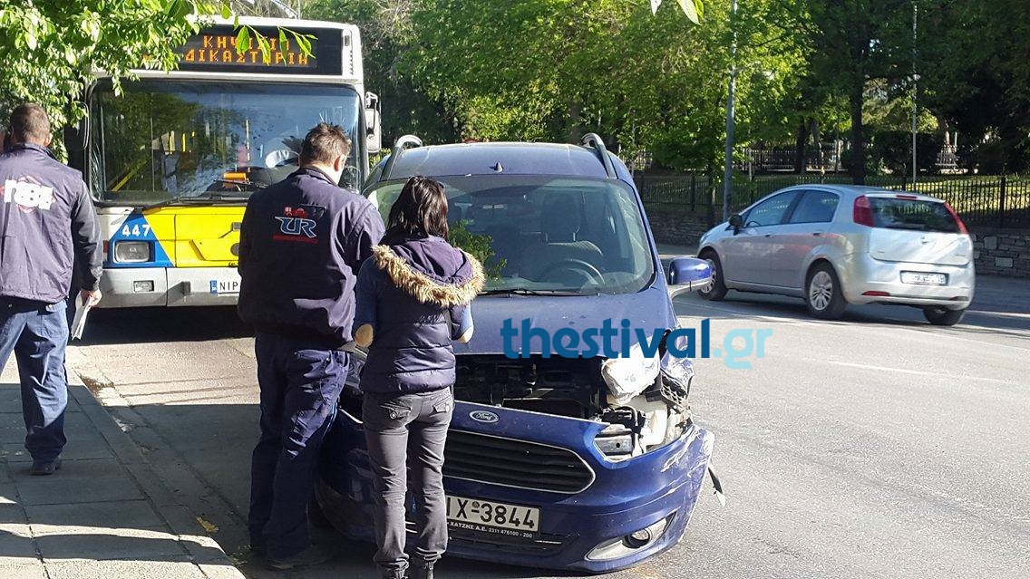 Θεσσαλονίκη: Σύγκρουση λεωφορείου με δύο αυτοκίνητα