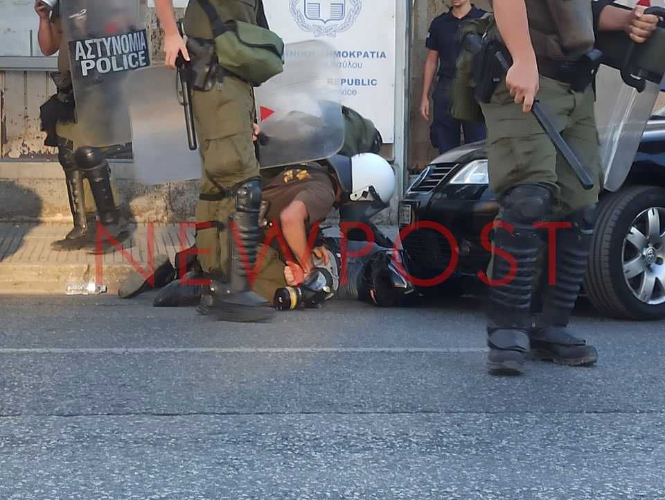 Ένταση και χημικά στο υπουργείο Προστασίας του Πολίτη (φωτογραφίες)