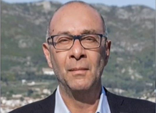Δήμαρχος Σάμου στο «Εκτός Γραμμής» διαψεύδει Πέτσα: Δεν υπήρξε καμία ενημέρωση – Μη διαχειρίσιμη μια δομή 7.000 ατόμων